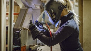 Female TIG Welder